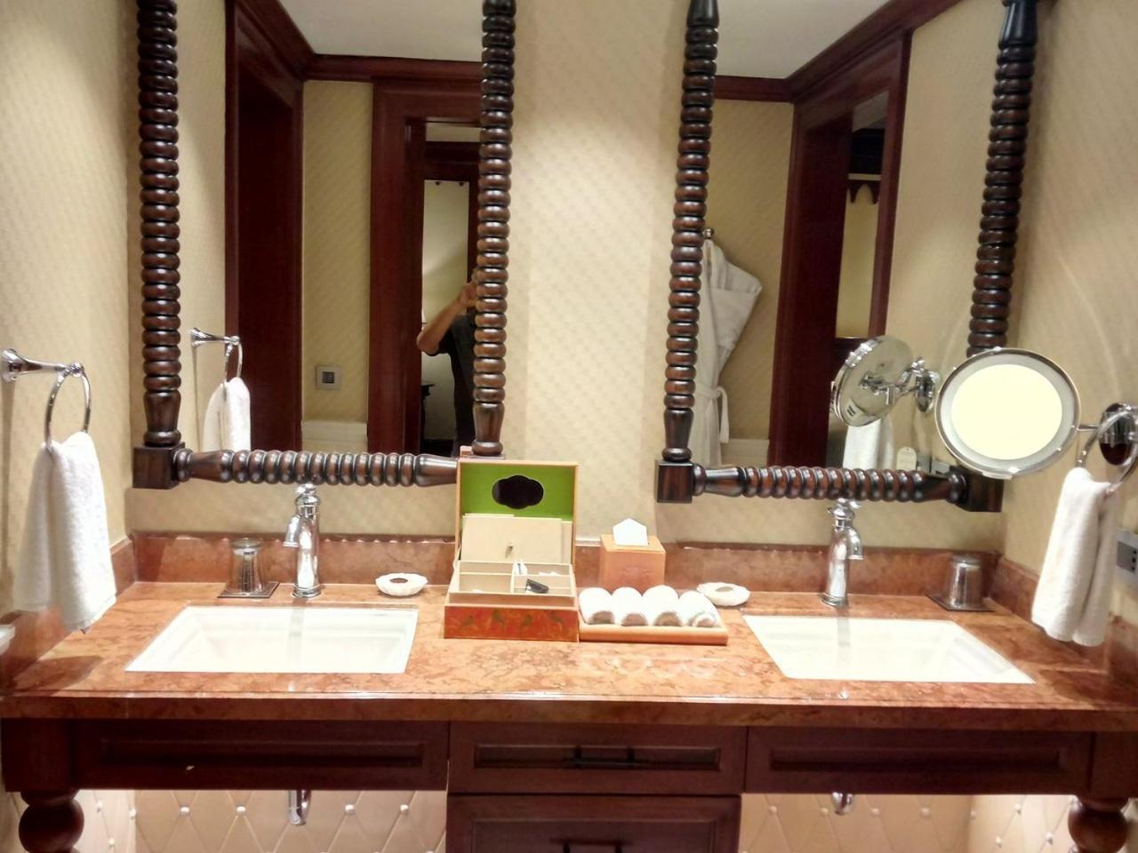 Itc Grand Bharat, A Luxury Collection Retreat, Gurgaon, New Delhi Capital Region Hotel Bagian luar foto